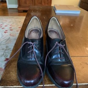 Maroon lace-up block heels